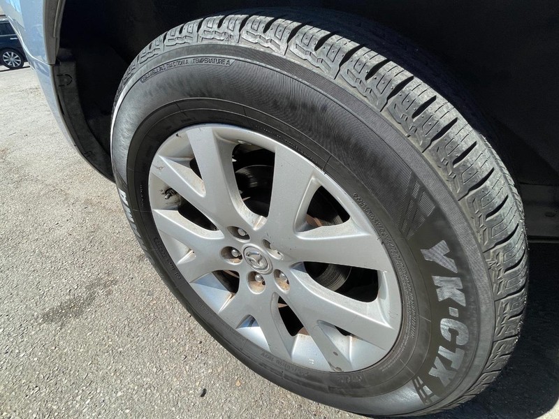 Mazda CX-7 Vehicle Full-screen Gallery Image 31