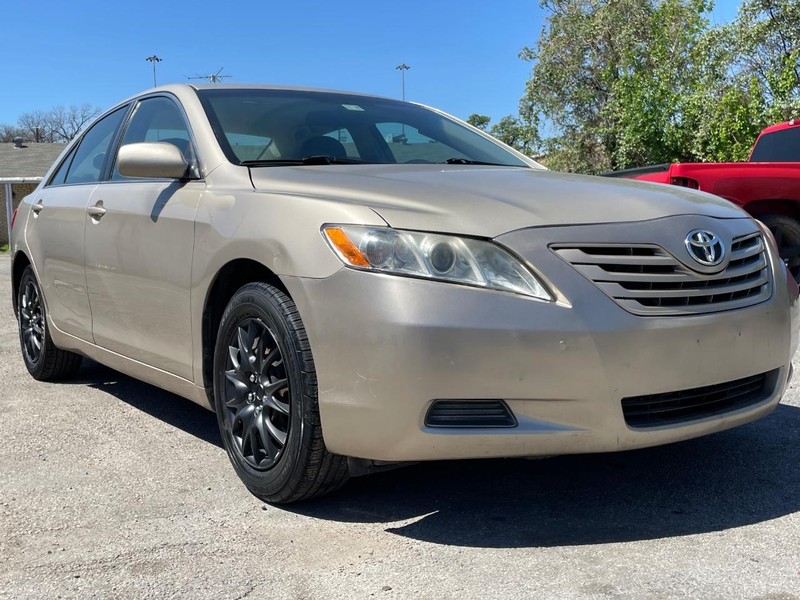 Toyota Camry Vehicle Full-screen Gallery Image 08