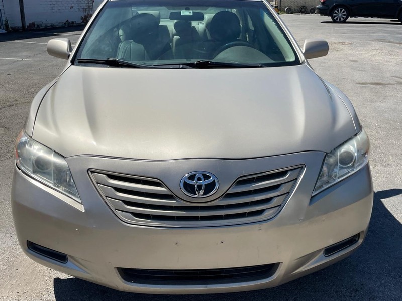 Toyota Camry Vehicle Full-screen Gallery Image 09