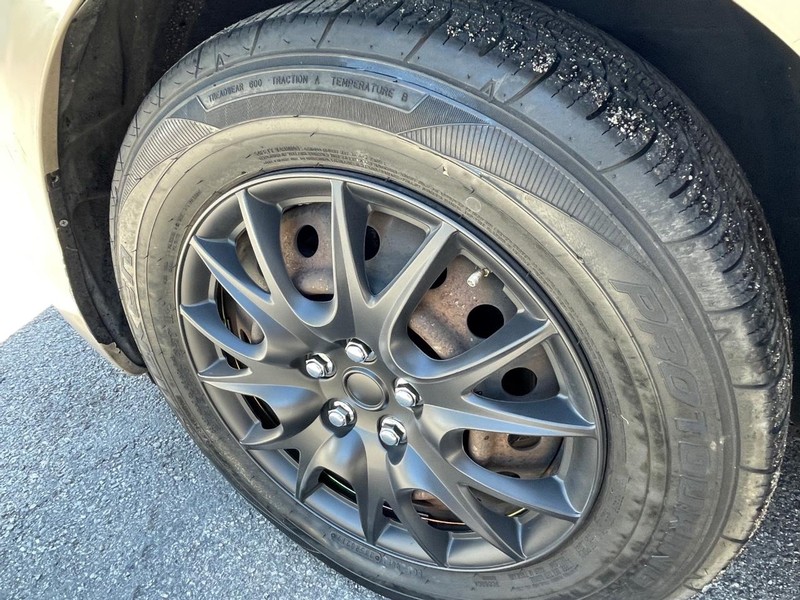 Toyota Camry Vehicle Full-screen Gallery Image 26