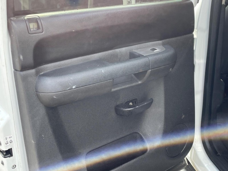 Chevrolet Silverado 1500 Vehicle Full-screen Gallery Image 13