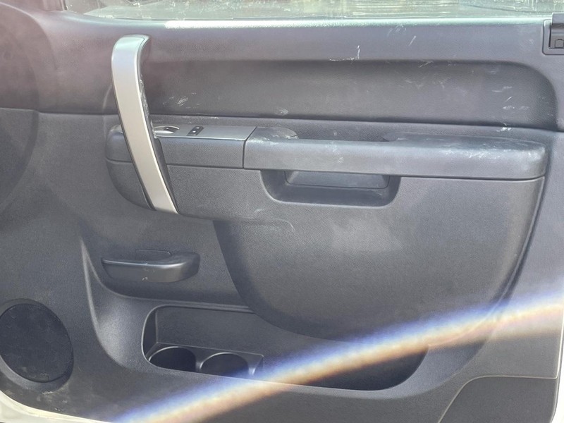 Chevrolet Silverado 1500 Vehicle Full-screen Gallery Image 17