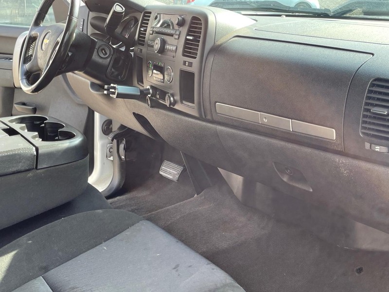 Chevrolet Silverado 1500 Vehicle Full-screen Gallery Image 18