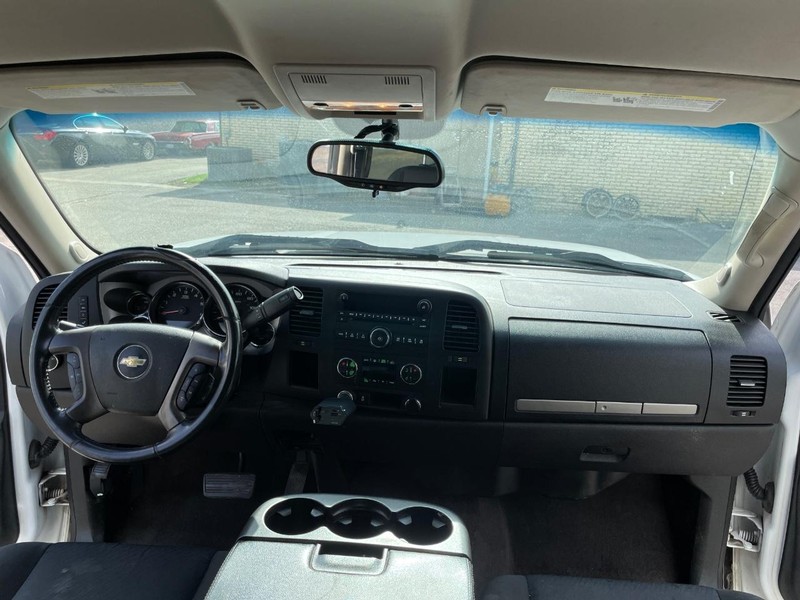 Chevrolet Silverado 1500 Vehicle Full-screen Gallery Image 19