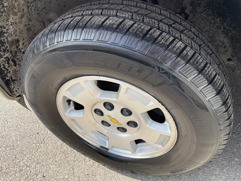 Chevrolet Silverado 1500 Vehicle Full-screen Gallery Image 24