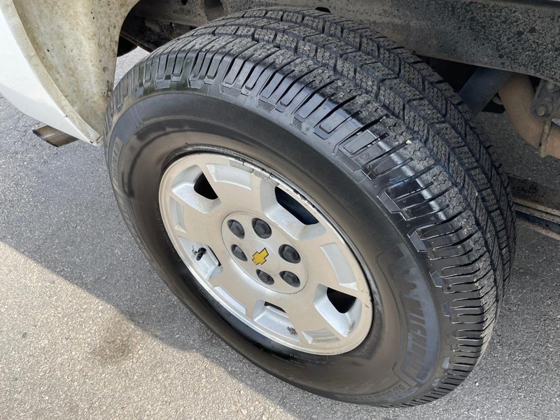 Chevrolet Silverado 1500 Vehicle Full-screen Gallery Image 26