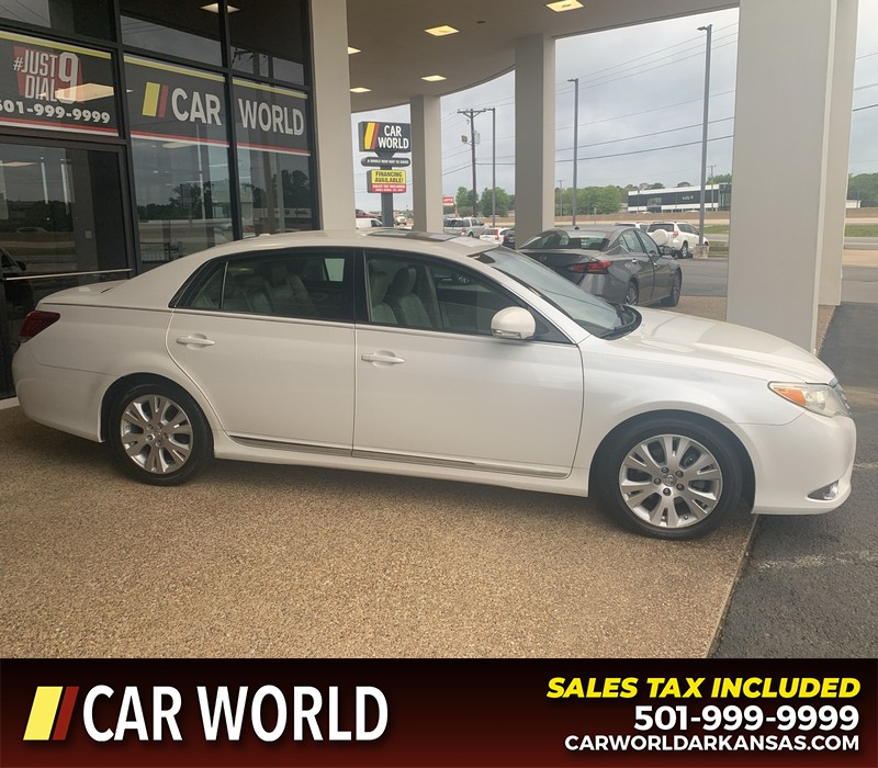 Toyota Avalon Vehicle Full-screen Gallery Image 2