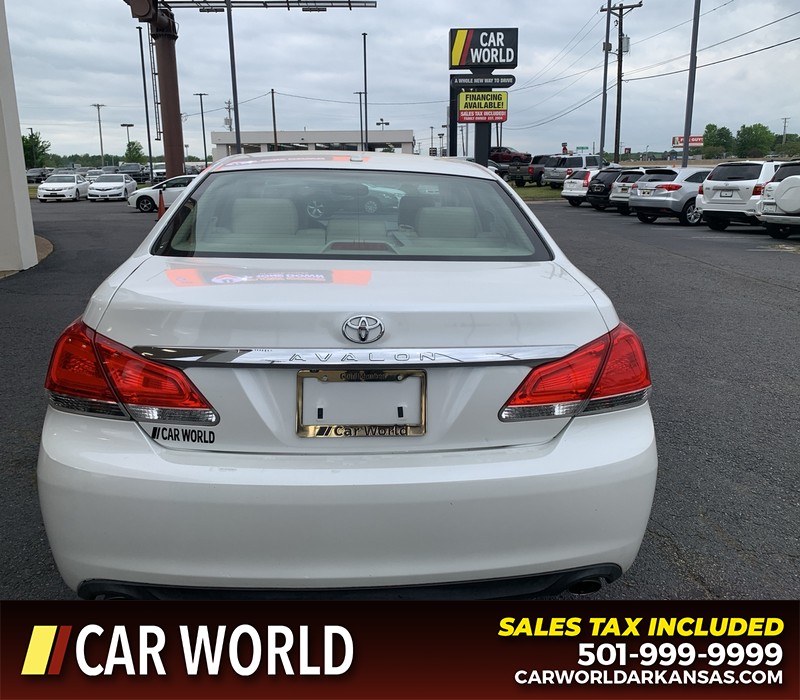 Toyota Avalon Vehicle Full-screen Gallery Image 4