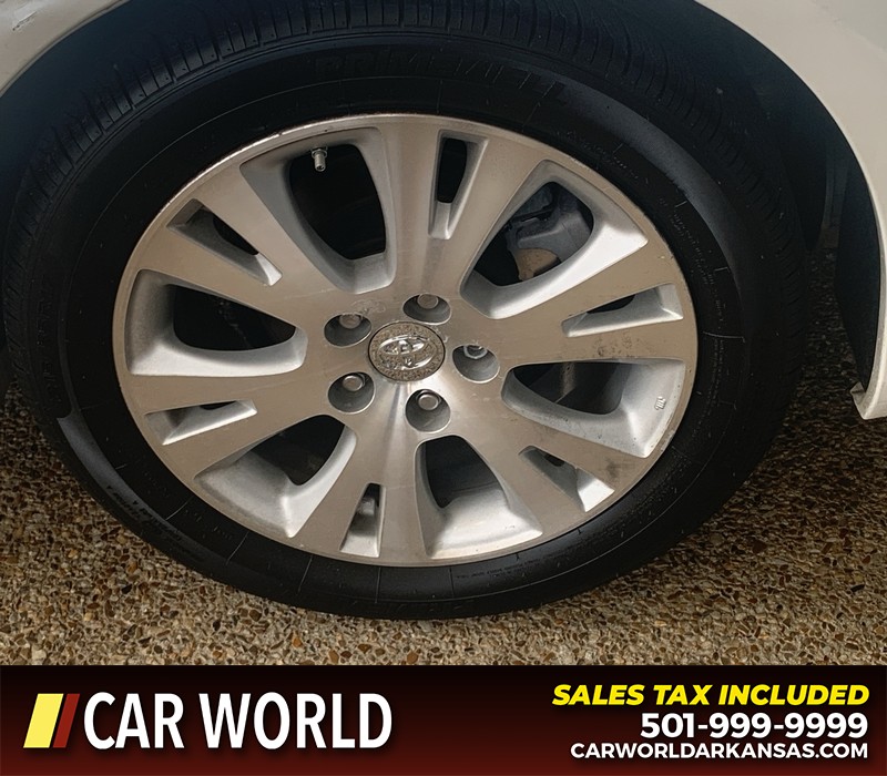 Toyota Avalon Vehicle Full-screen Gallery Image 6