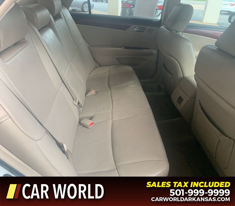 Toyota Avalon Vehicle Full-screen Gallery Image 9