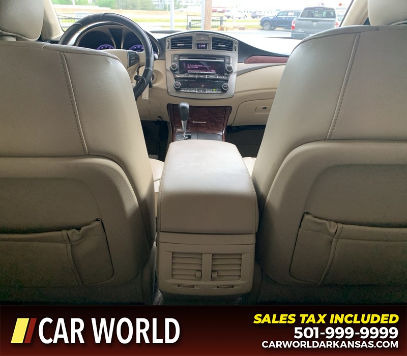 Toyota Avalon Vehicle Full-screen Gallery Image 10