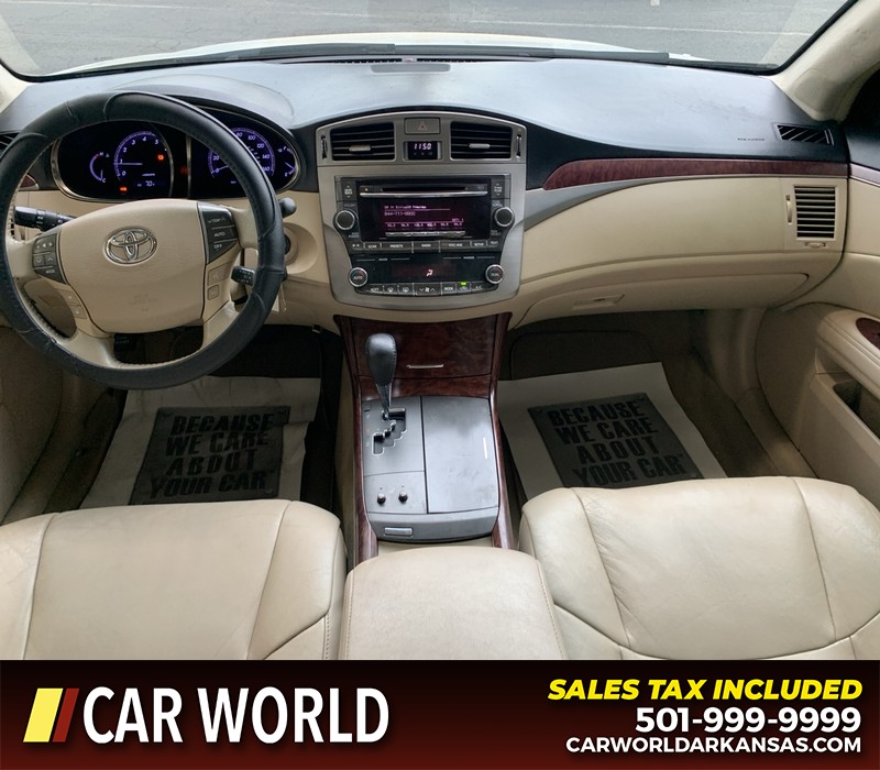 Toyota Avalon Vehicle Full-screen Gallery Image 13
