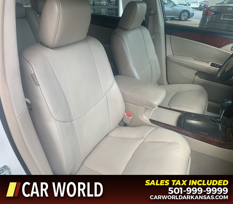 Toyota Avalon Vehicle Full-screen Gallery Image 17
