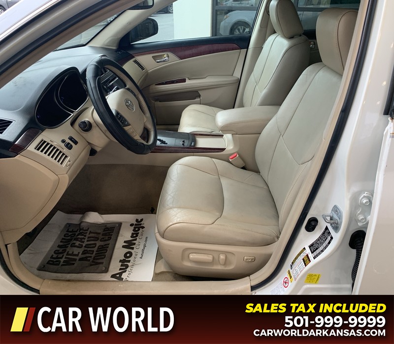 Toyota Avalon Vehicle Full-screen Gallery Image 19