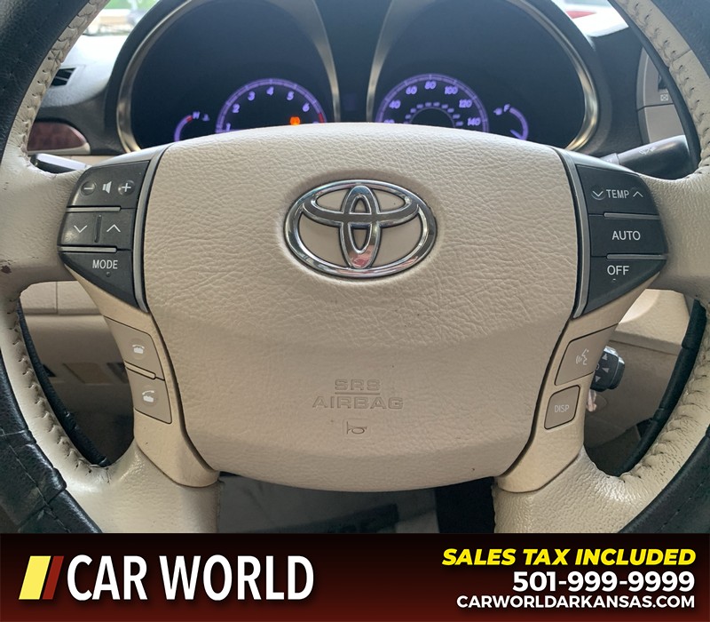 Toyota Avalon Vehicle Full-screen Gallery Image 22