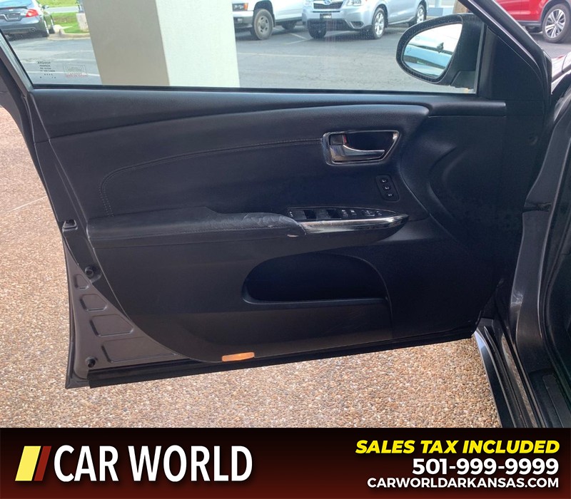 Toyota Avalon Vehicle Full-screen Gallery Image 6