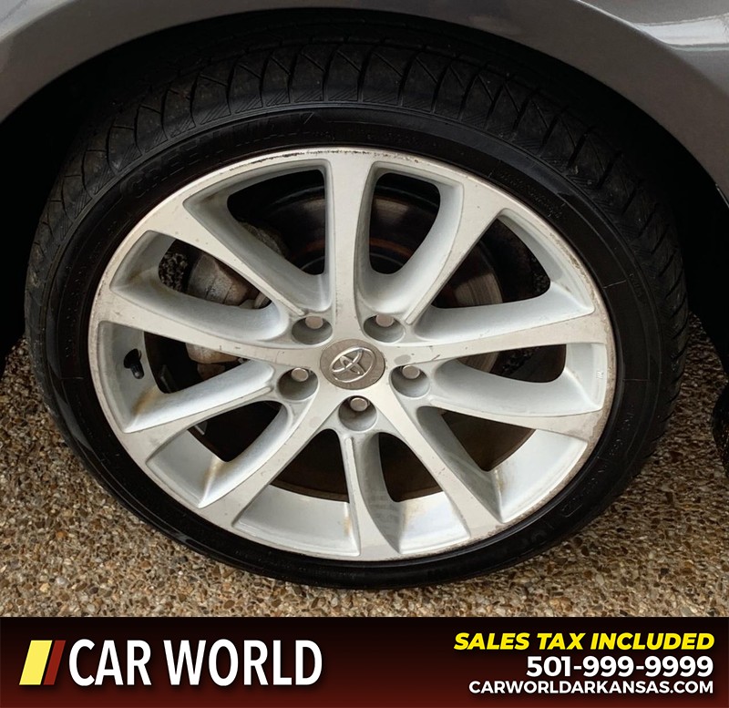 Toyota Avalon Vehicle Full-screen Gallery Image 17