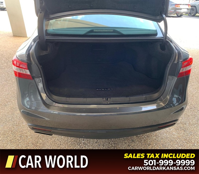 Toyota Avalon Vehicle Full-screen Gallery Image 18