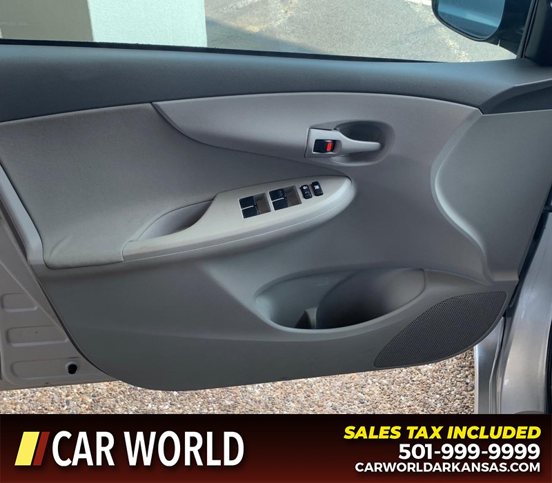 Toyota Corolla Vehicle Full-screen Gallery Image 6