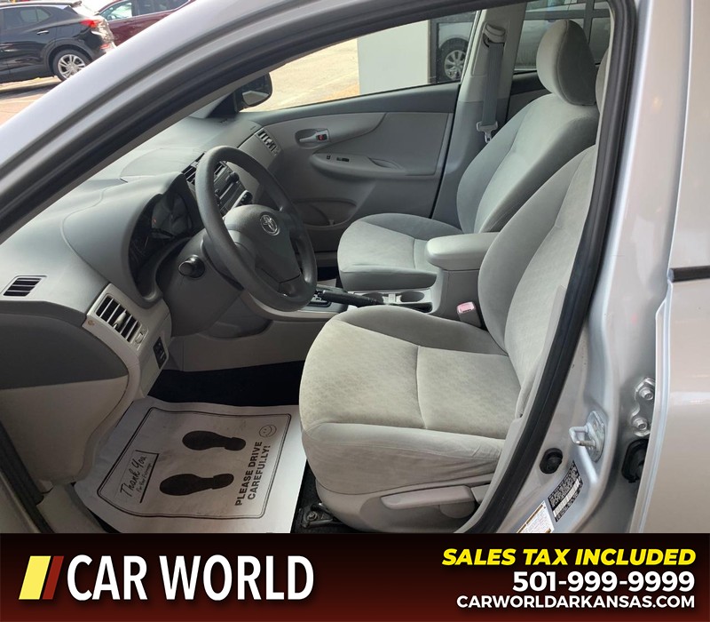 Toyota Corolla Vehicle Full-screen Gallery Image 7