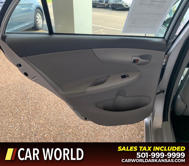 Toyota Corolla Vehicle Full-screen Gallery Image 8