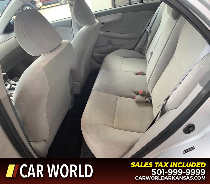 Toyota Corolla Vehicle Full-screen Gallery Image 9