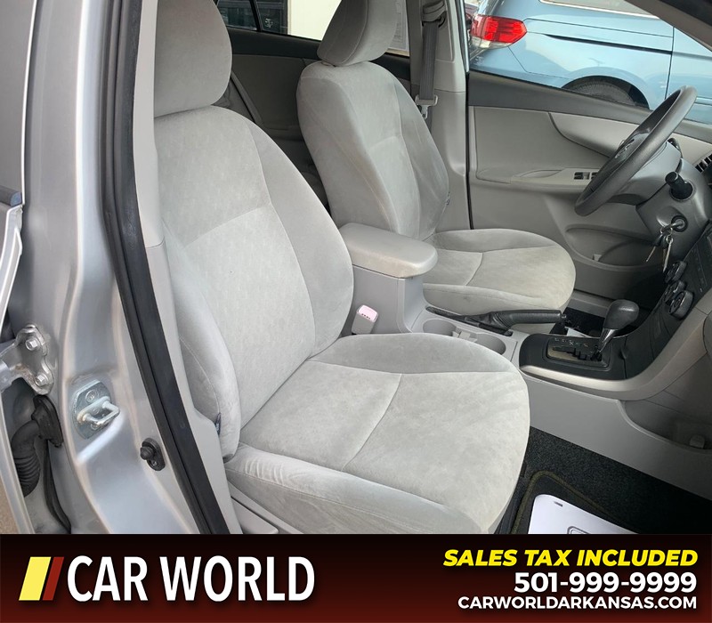 Toyota Corolla Vehicle Full-screen Gallery Image 11