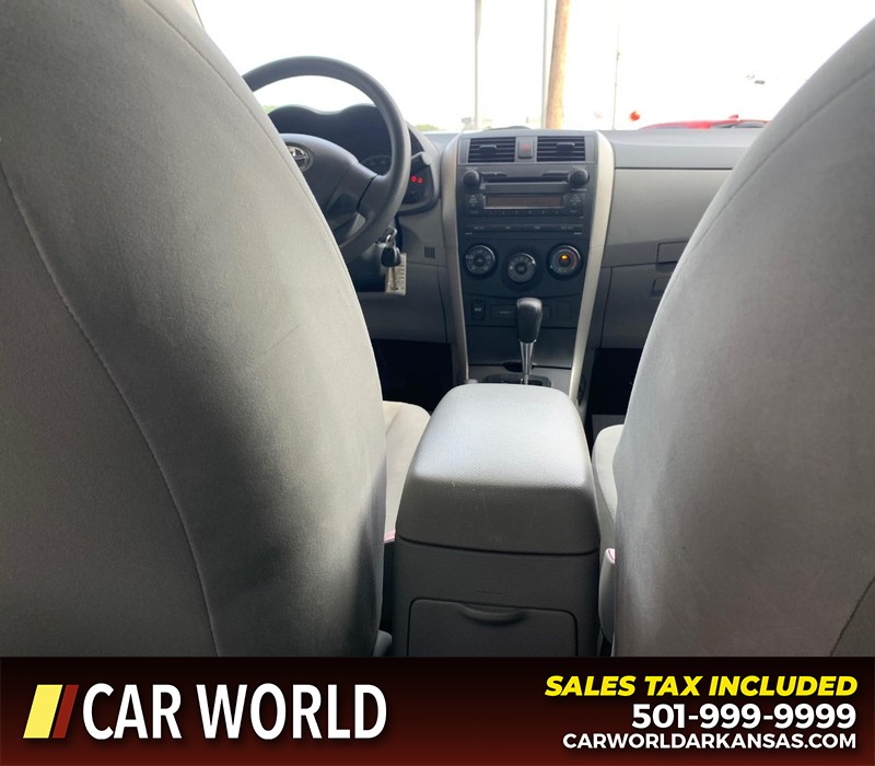 Toyota Corolla Vehicle Full-screen Gallery Image 12