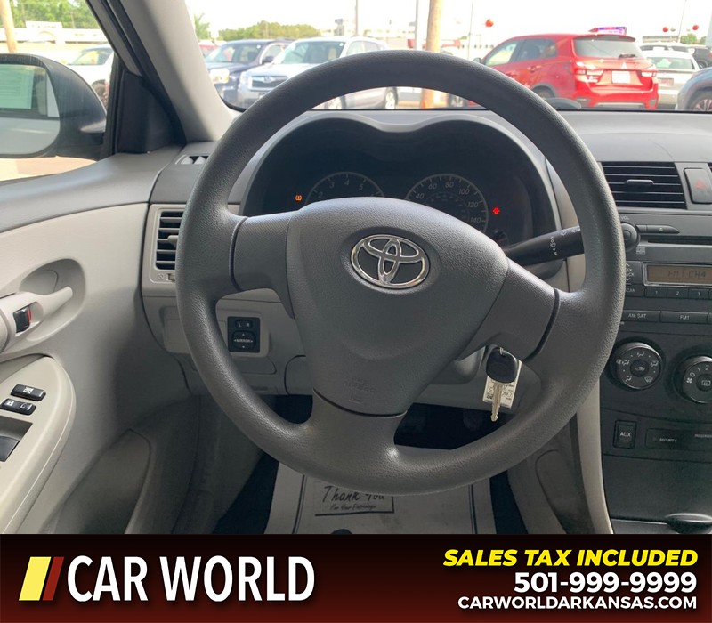 Toyota Corolla Vehicle Full-screen Gallery Image 14