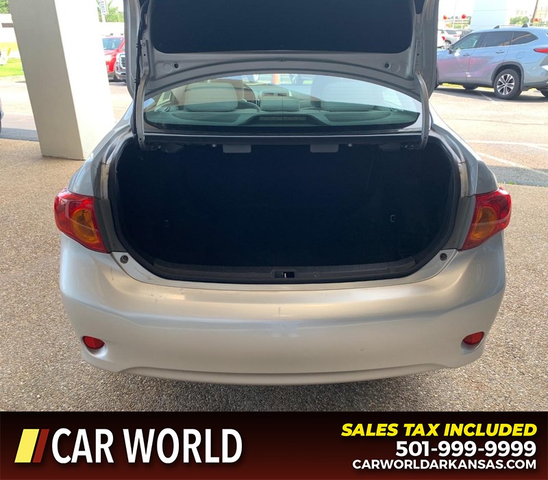 Toyota Corolla Vehicle Full-screen Gallery Image 17