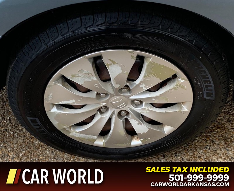 Honda Accord Sedan Vehicle Full-screen Gallery Image 14