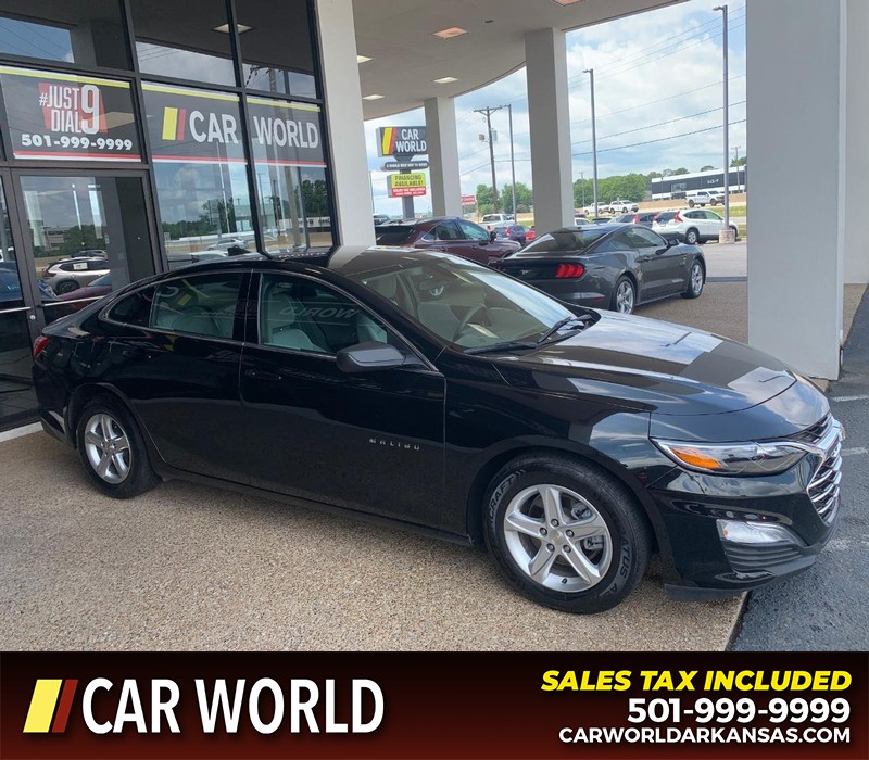 Chevrolet Malibu Vehicle Full-screen Gallery Image 2