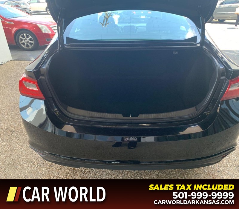 Chevrolet Malibu Vehicle Full-screen Gallery Image 12