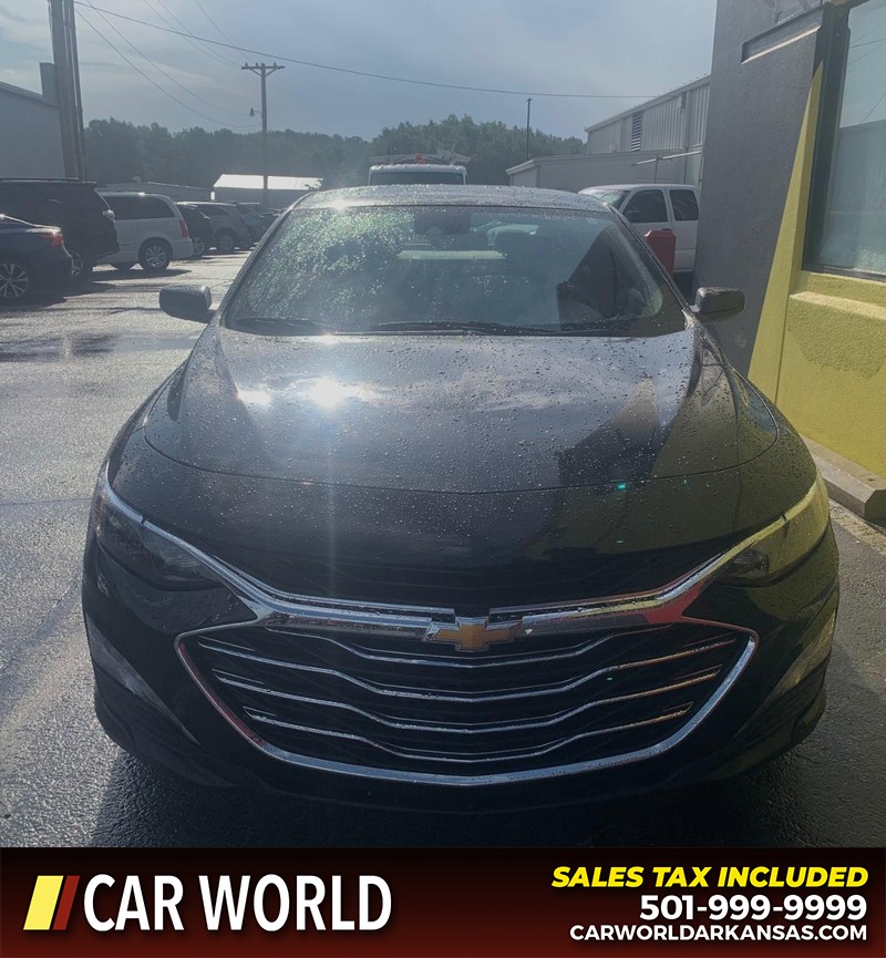 Chevrolet Malibu Vehicle Full-screen Gallery Image 2