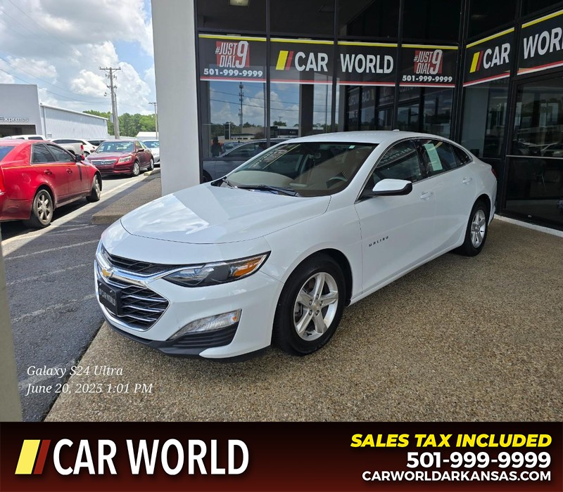 Chevrolet Malibu Vehicle Full-screen Gallery Image 3