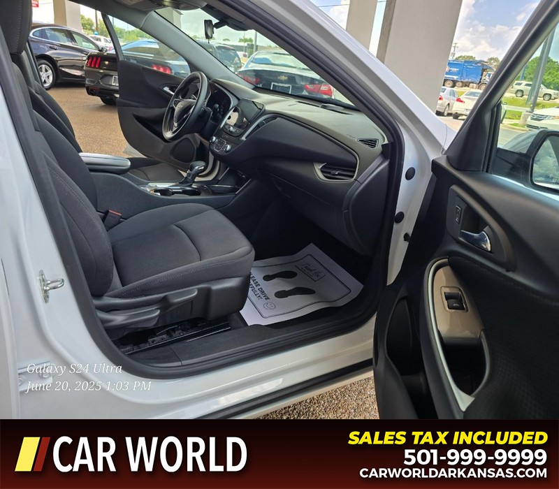 Chevrolet Malibu Vehicle Full-screen Gallery Image 11