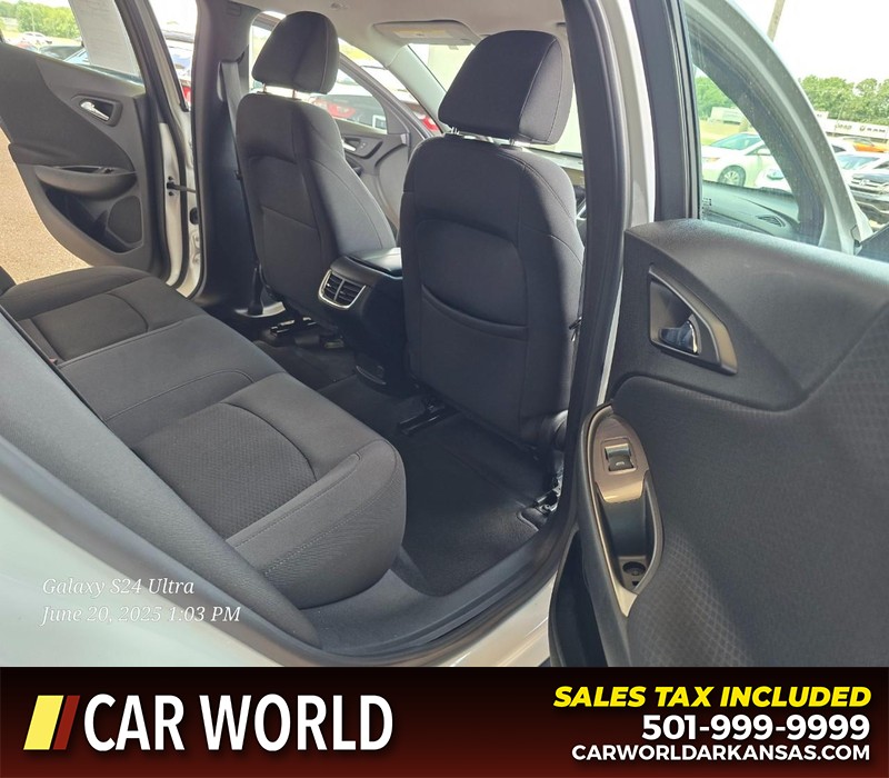 Chevrolet Malibu Vehicle Full-screen Gallery Image 12