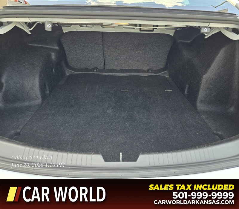 Chevrolet Malibu Vehicle Full-screen Gallery Image 13