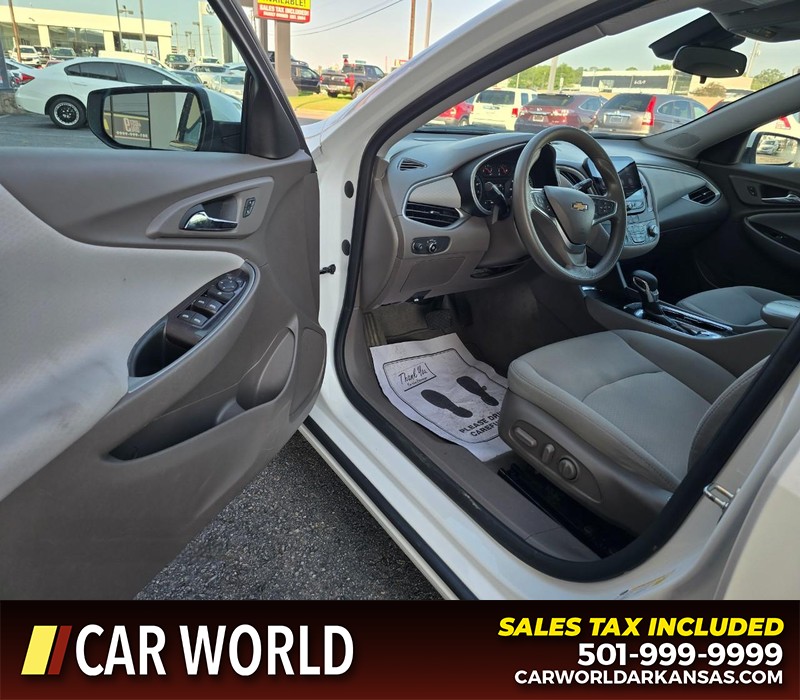 Chevrolet Malibu Vehicle Full-screen Gallery Image 7