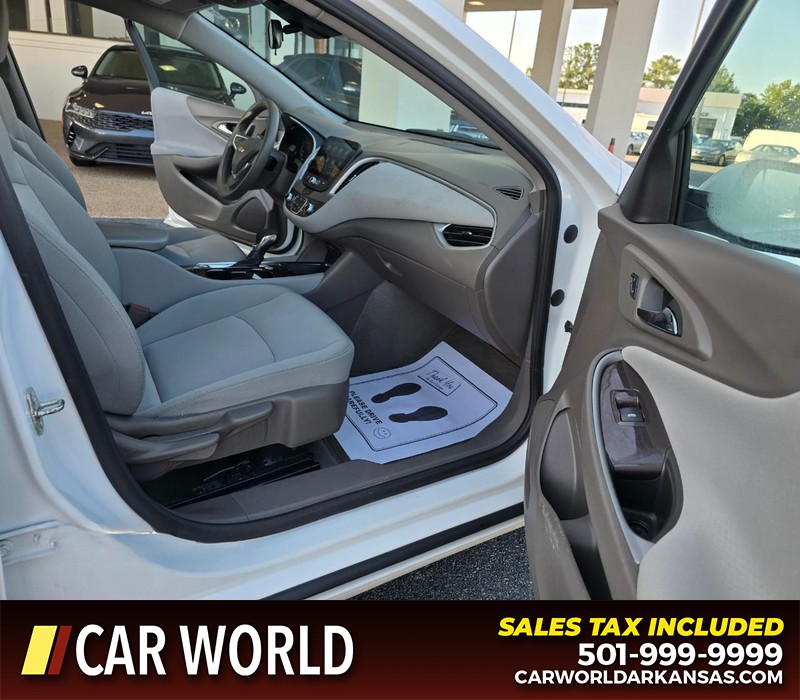 Chevrolet Malibu Vehicle Full-screen Gallery Image 11