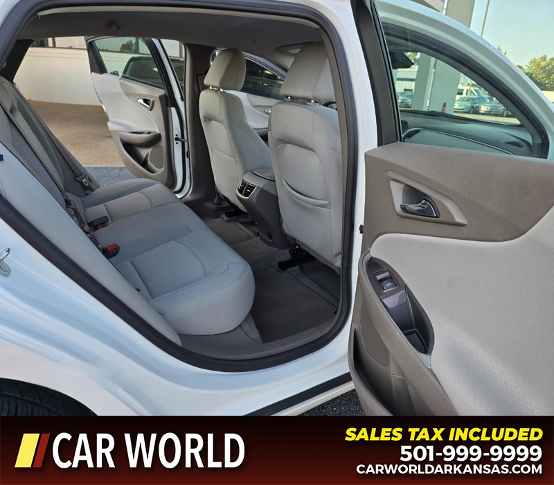 Chevrolet Malibu Vehicle Full-screen Gallery Image 12