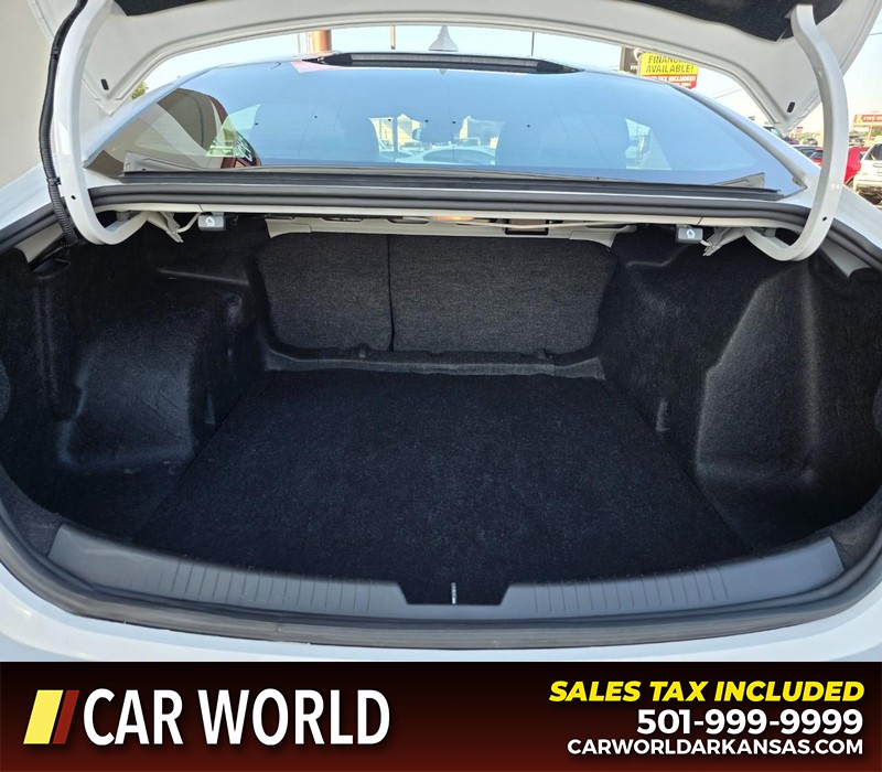 Chevrolet Malibu Vehicle Full-screen Gallery Image 13