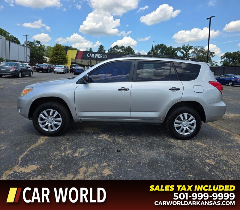 Toyota RAV4 Vehicle Full-screen Gallery Image 4