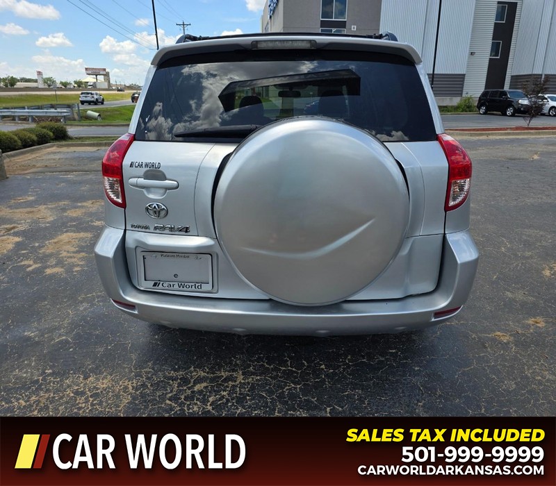 Toyota RAV4 Vehicle Full-screen Gallery Image 5