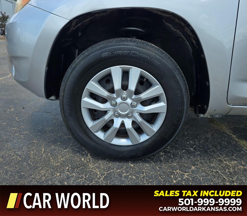 Toyota RAV4 Vehicle Full-screen Gallery Image 6