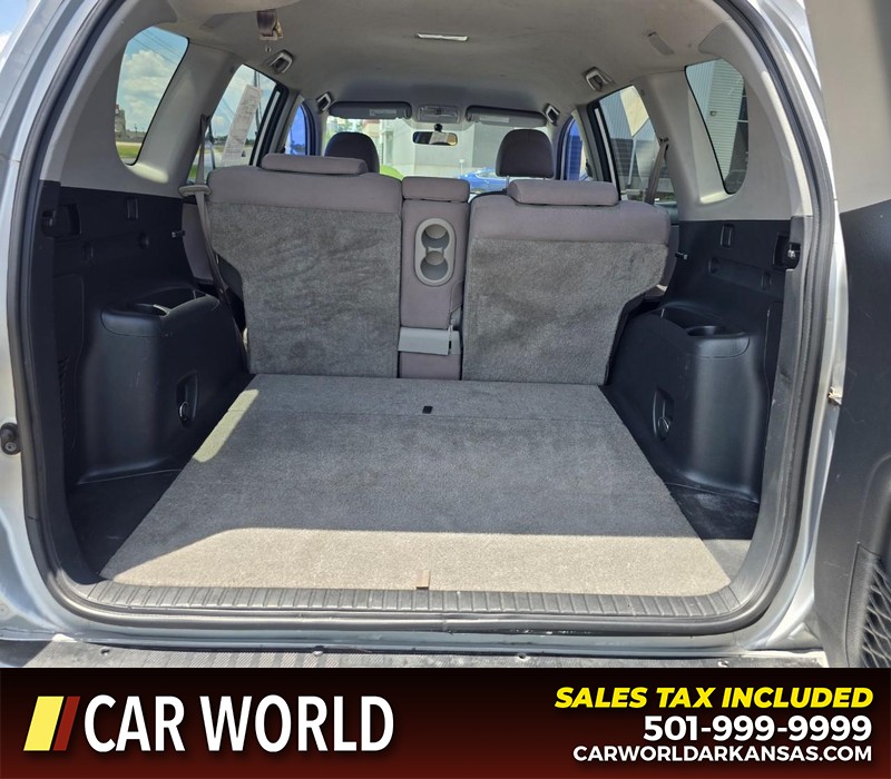 Toyota RAV4 Vehicle Full-screen Gallery Image 13