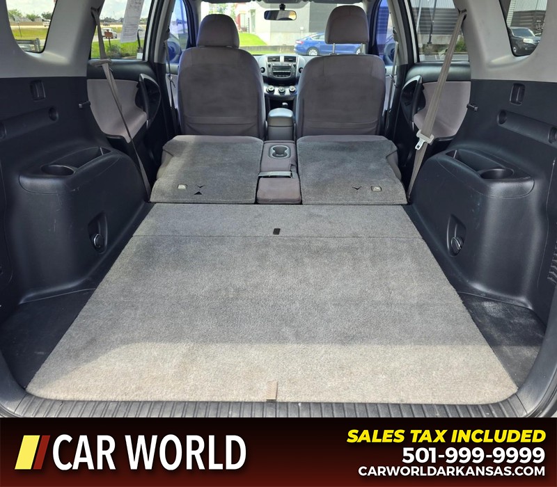 Toyota RAV4 Vehicle Full-screen Gallery Image 14