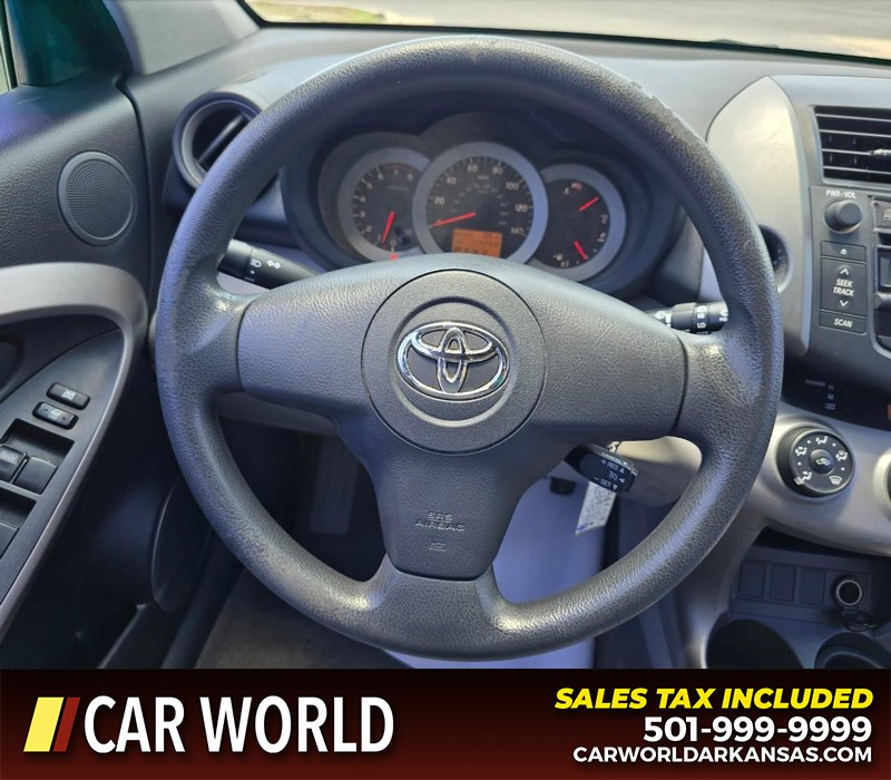 Toyota RAV4 Vehicle Full-screen Gallery Image 15