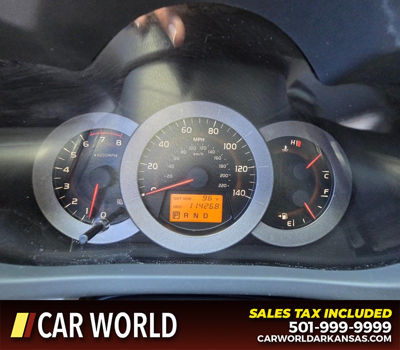 Toyota RAV4 Vehicle Full-screen Gallery Image 17