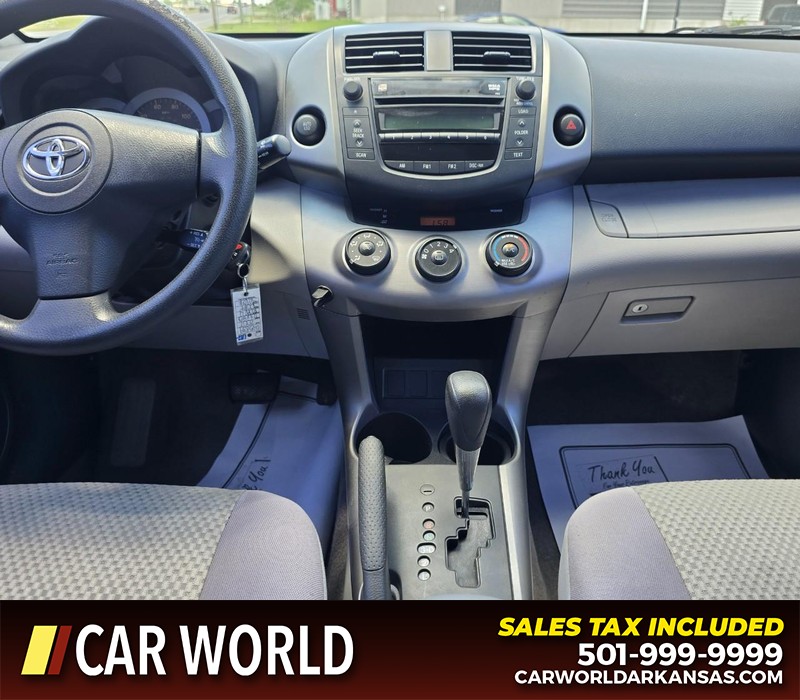 Toyota RAV4 Vehicle Full-screen Gallery Image 18